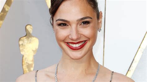 gal gadot fake|Image of topless Gal Gadot whips internet into a frenzy